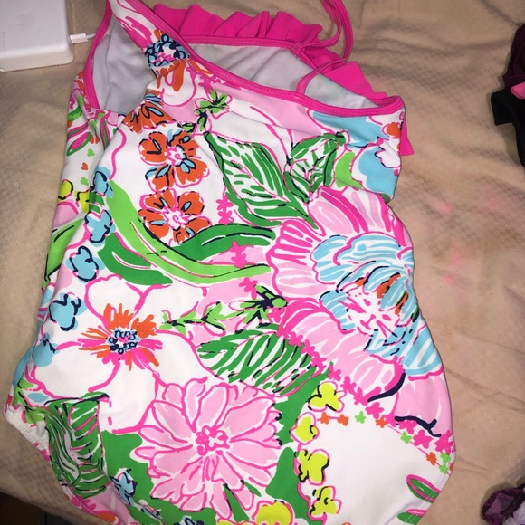 Limited edition Lilly Pulitzer target bathingsuit - Picture 2 of 3